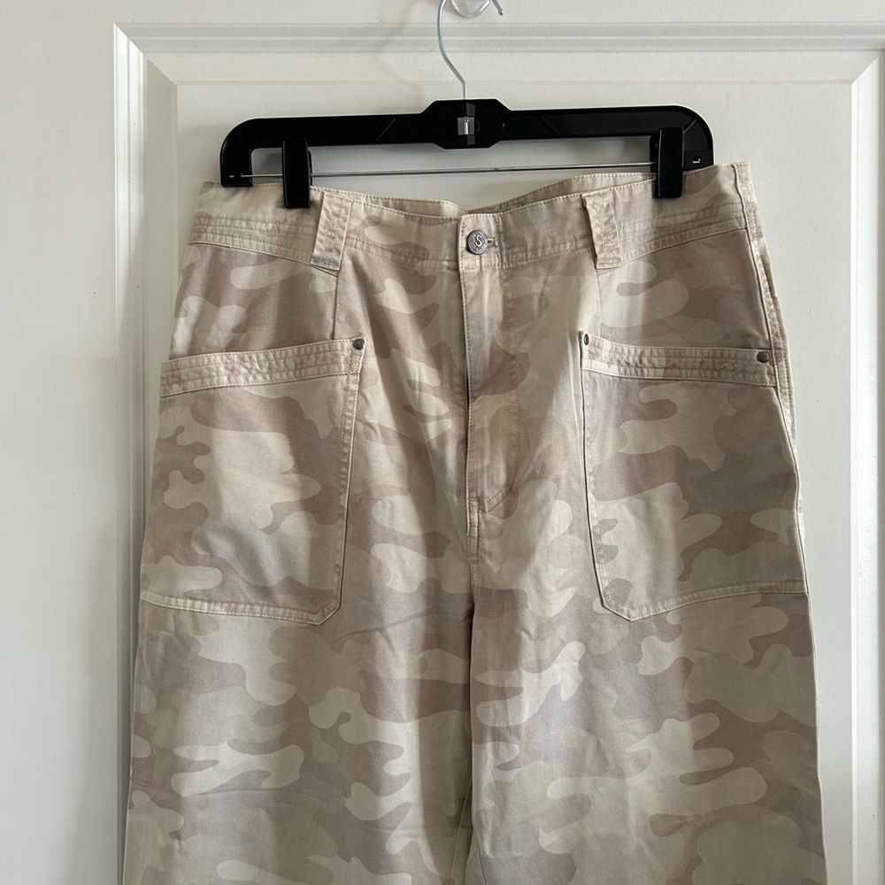 Sundance Cream and Tan Everyday Pants with Logo Tag - Picture 2 of 12